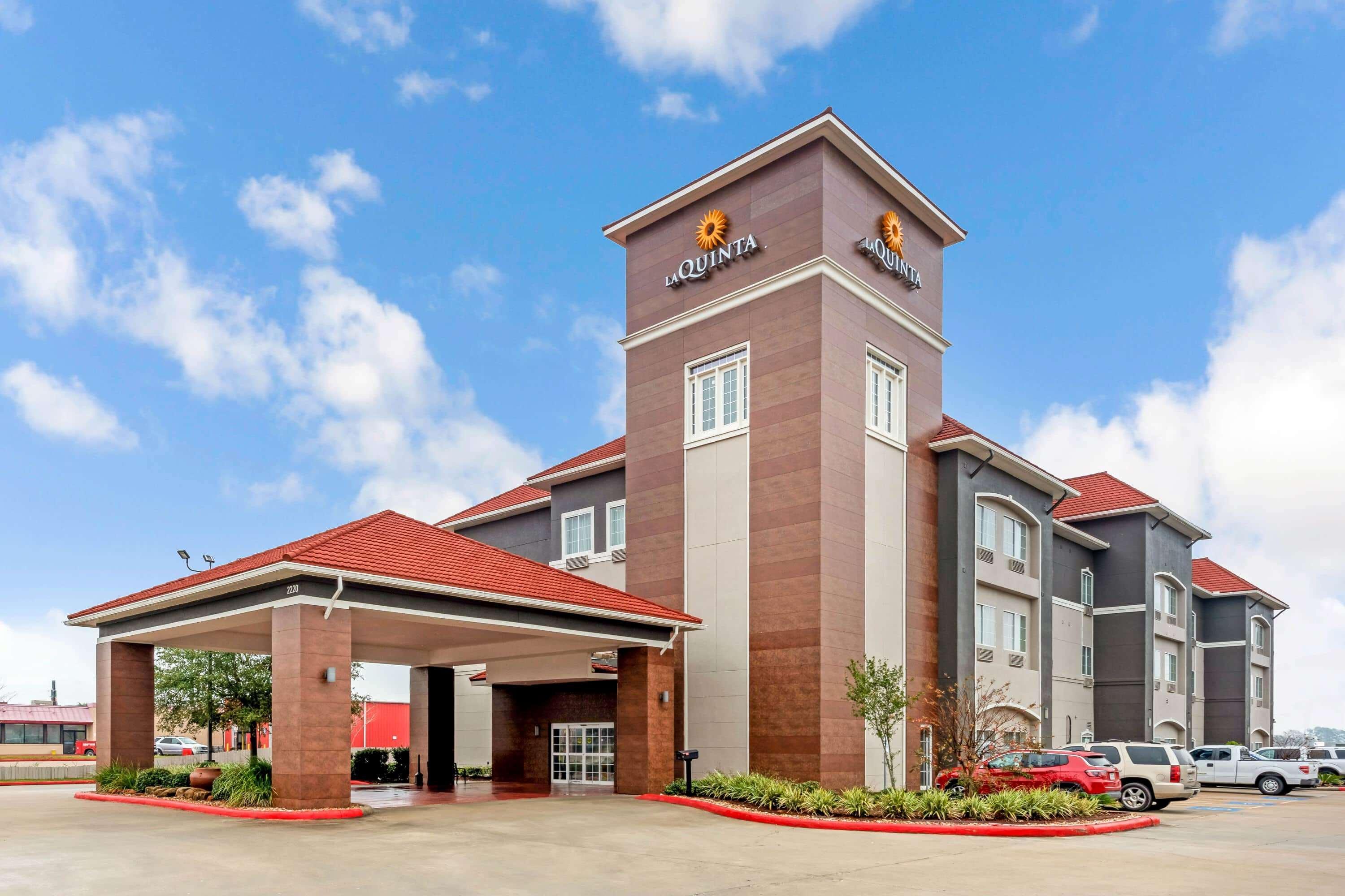 La Quinta By Wyndham Orange Hotel Exterior photo