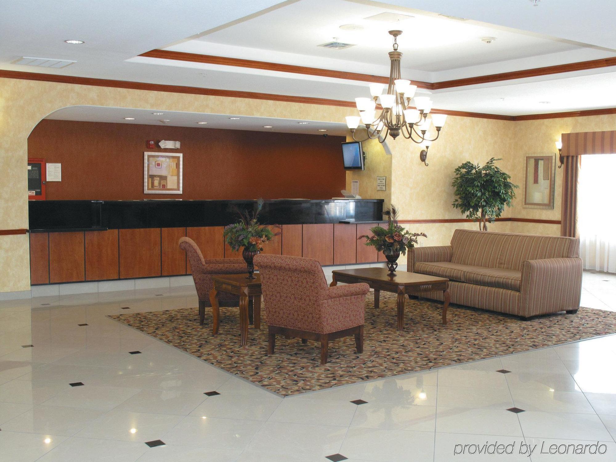 La Quinta By Wyndham Orange Hotel Interior photo